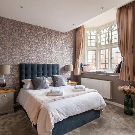 The Most Central Apartment In Canterbury Stunning Interiors, Fully Equipped, City Views And Free Wifi! Kültér fotó