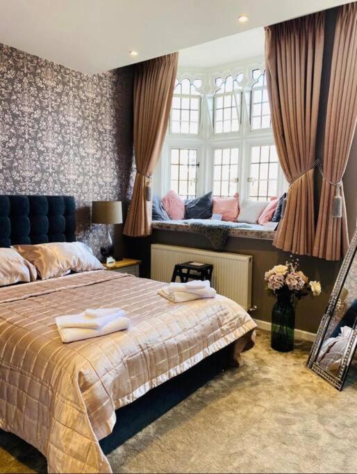 The Most Central Apartment In Canterbury Stunning Interiors, Fully Equipped, City Views And Free Wifi! Kültér fotó