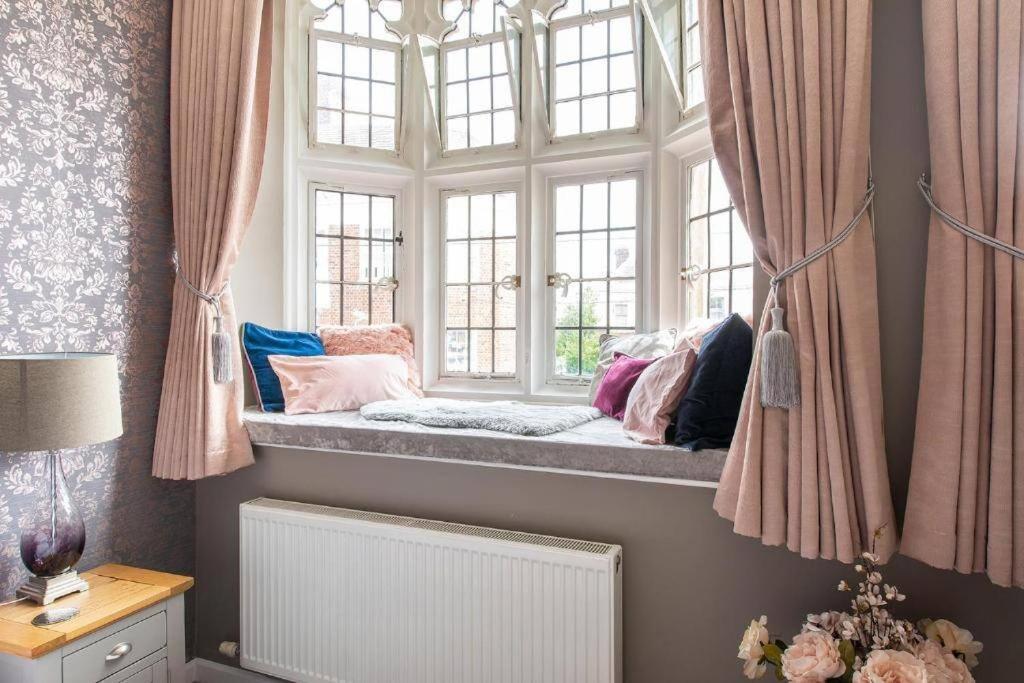 The Most Central Apartment In Canterbury Stunning Interiors, Fully Equipped, City Views And Free Wifi! Kültér fotó