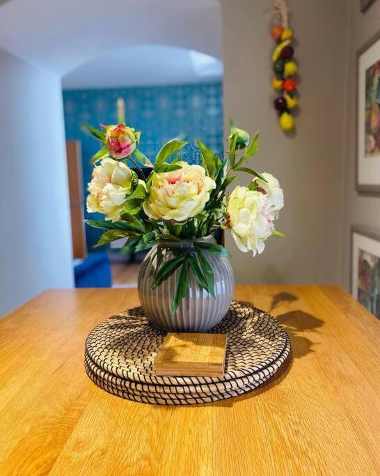 The Most Central Apartment In Canterbury Stunning Interiors, Fully Equipped, City Views And Free Wifi! Kültér fotó
