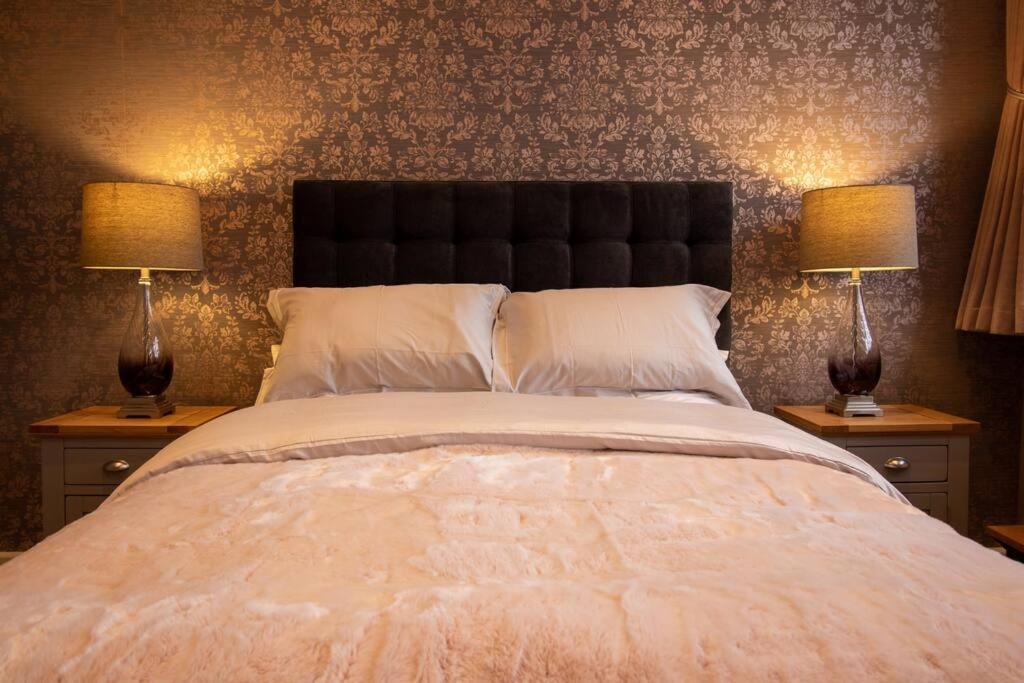 The Most Central Apartment In Canterbury Stunning Interiors, Fully Equipped, City Views And Free Wifi! Kültér fotó