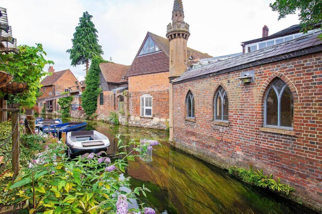 The Most Central Apartment In Canterbury Stunning Interiors, Fully Equipped, City Views And Free Wifi! Kültér fotó