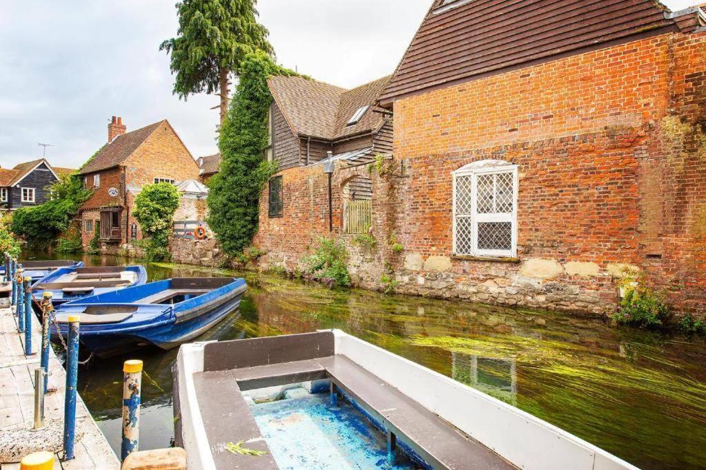 The Most Central Apartment In Canterbury Stunning Interiors, Fully Equipped, City Views And Free Wifi! Kültér fotó