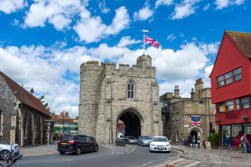 The Most Central Apartment In Canterbury Stunning Interiors, Fully Equipped, City Views And Free Wifi! Kültér fotó