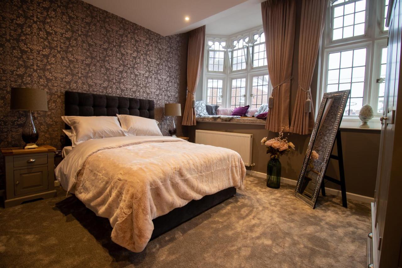 The Most Central Apartment In Canterbury Stunning Interiors, Fully Equipped, City Views And Free Wifi! Kültér fotó