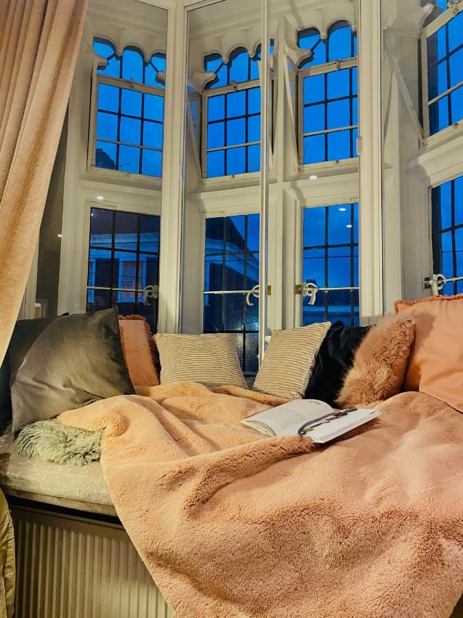 The Most Central Apartment In Canterbury Stunning Interiors, Fully Equipped, City Views And Free Wifi! Kültér fotó
