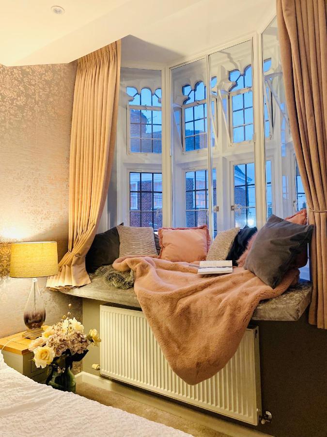 The Most Central Apartment In Canterbury Stunning Interiors, Fully Equipped, City Views And Free Wifi! Kültér fotó