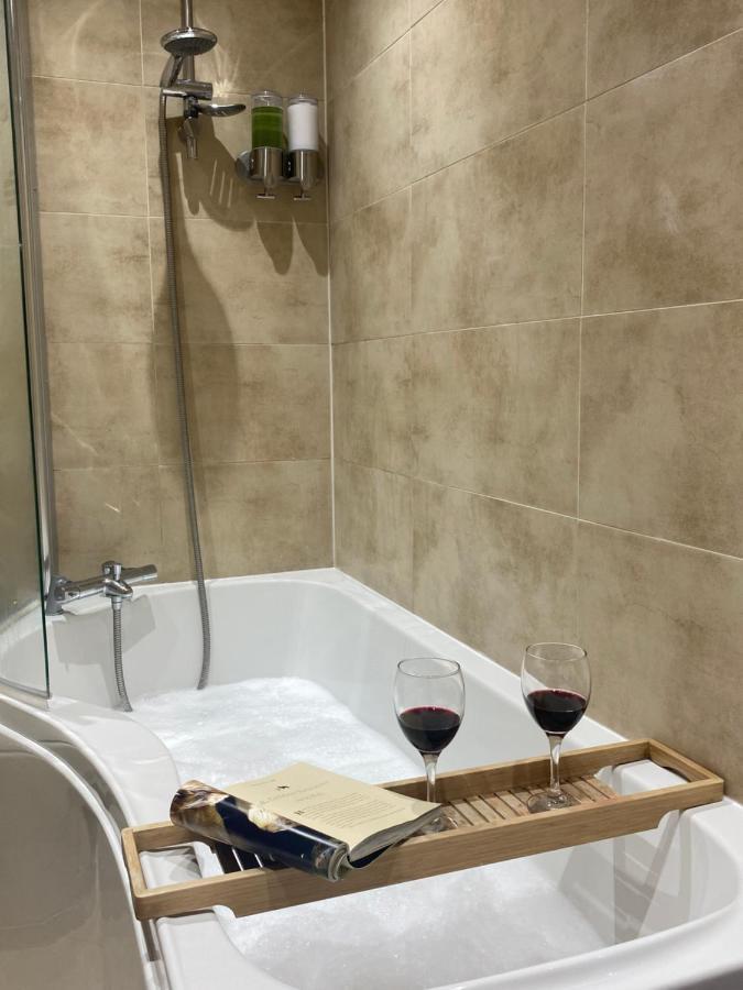 The Most Central Apartment In Canterbury Stunning Interiors, Fully Equipped, City Views And Free Wifi! Kültér fotó